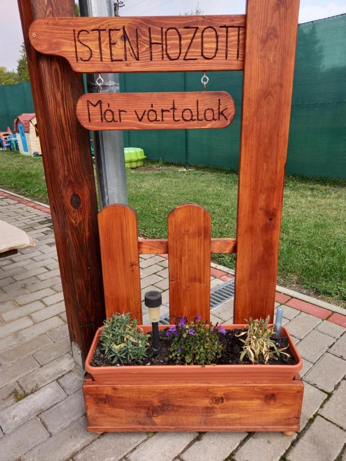Отель Jucus Vendeghaz Zalahalap Экстерьер фото